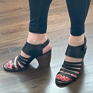 Coclico Strappy Black Leather Sandal - 38